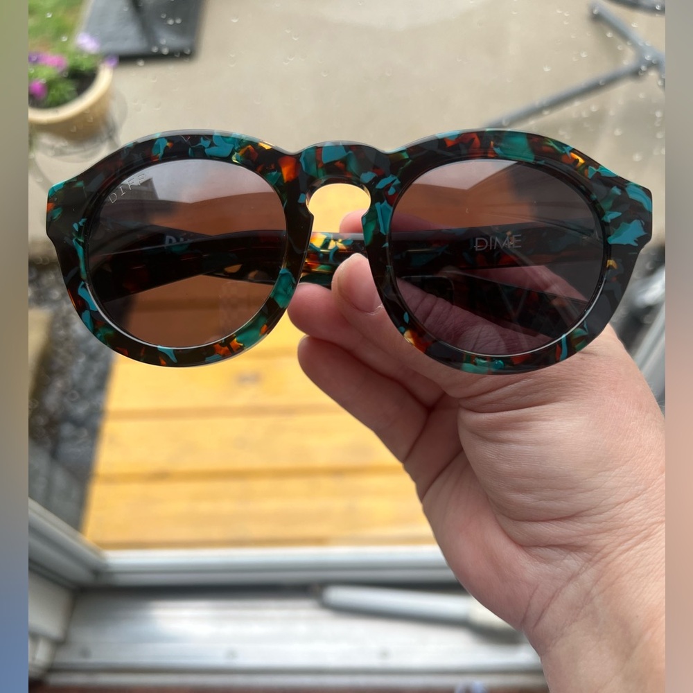 Diff sunglasses-turquoise printed frames